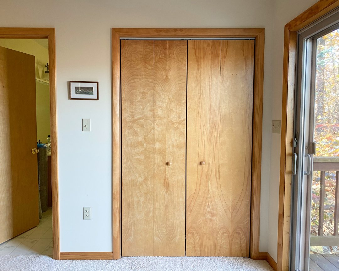 Cabin bedroom closet